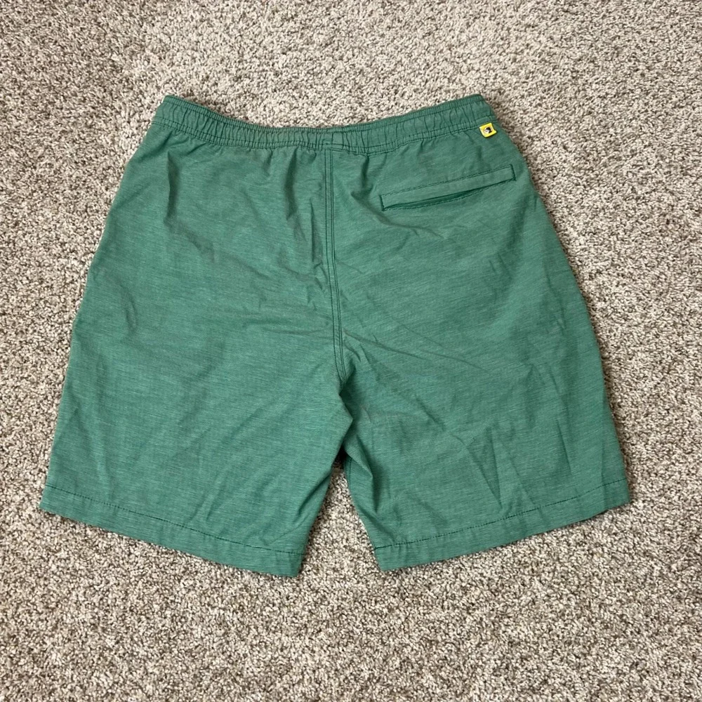 Duck Head Mens Harbor Performance Shorts Green Striped Elastic Waist Small 8in
